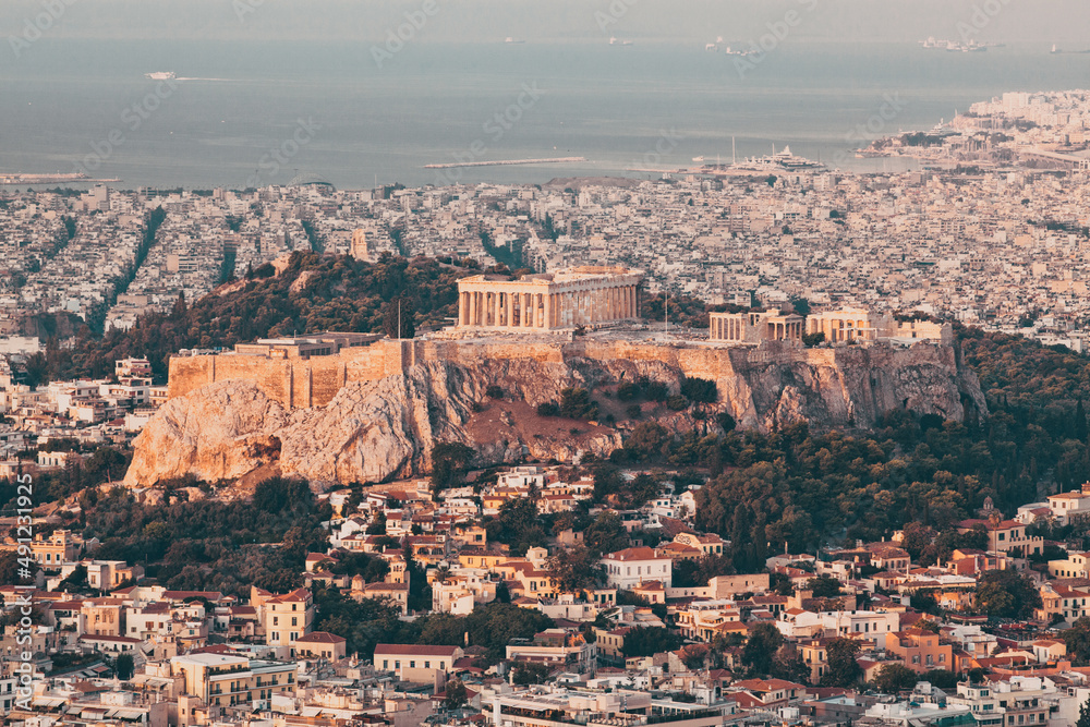 Fototapeta premium cityscape of Athens in early morning with the Acropolis seen from Lycabettus Hill, the highest point in the city