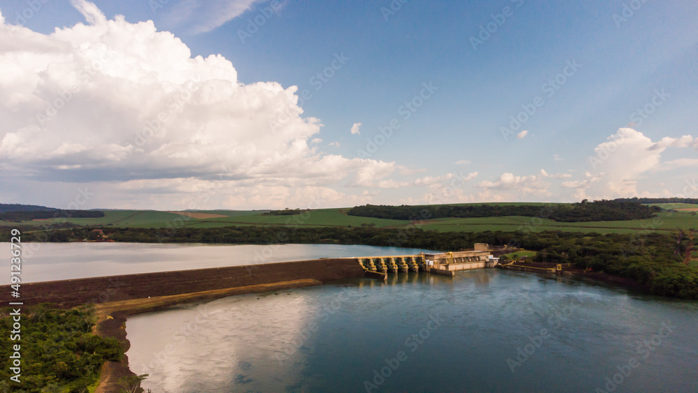 Usina Hidrelétrica de Igarapava, usina situada no rio grande, vista aerea