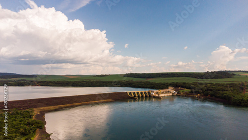 Usina Hidrelétrica de Igarapava, usina situada no rio grande, vista aerea