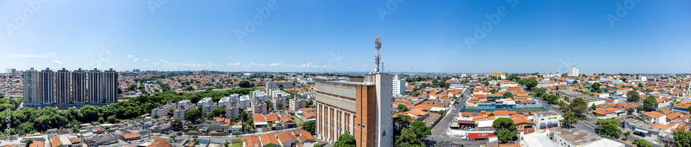 Fotografia panorâmica aérea da cidade de Campinas SP. Bairro Campos Elíseos e Paulicéia na imagem. 