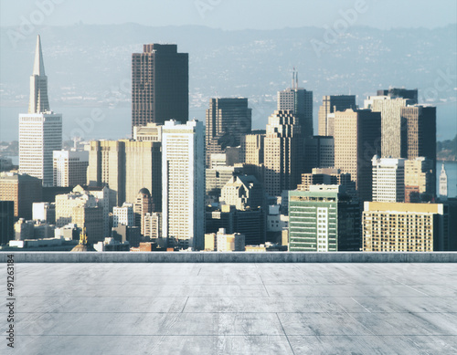 Empty concrete dirty rooftop on the background of a beautiful San Francisco city skyline at daytime, mockup © Pixels Hunter