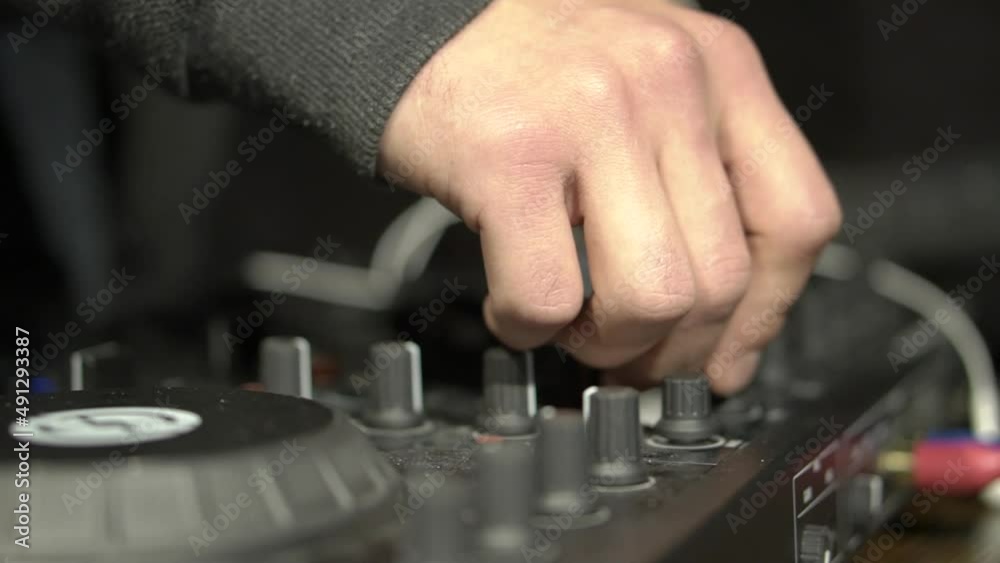 dj mixing music