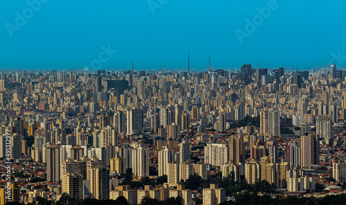 uma vista da cidade