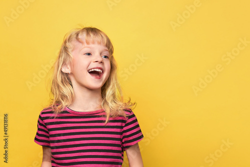 Fotografie Close-up portrait of a cute attractive cheerful excited girl