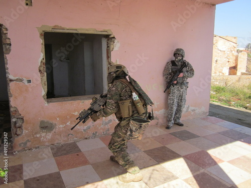 jugadores de airsoft  photo