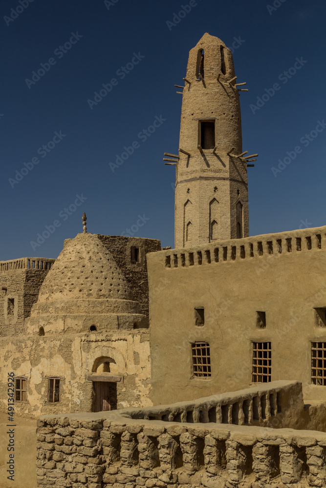 Obraz premium Nasr el Din mosque in Al Qasr village in Dakhla oasis, Egypt