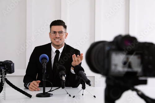 Canvas Print Business man giving interview at official event