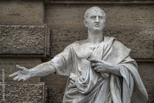 Fotografía Cicero statue in cassazione building rome