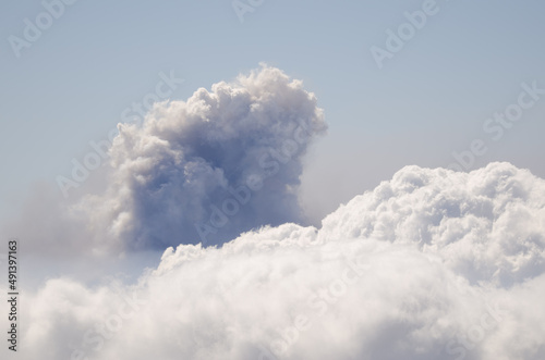Sea of clouds in the foreground and smoke plume from the volcanic eruption of Cumbre Vieja in the background. La Palma. Canary Islands. Spain. © Víctor
