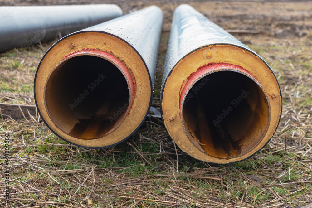 Metal pipes with thermal insulation of the district heating system for minimal heat loss. Sustainable heat pipes for the water supply of modern homes. Metal pipes with thermal insulation of the district heating system for minimal heat loss. Sustainable heat pipes for the water supply of modern homes.