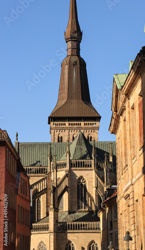 Blickwinkel in der Osnabrücker Altstadt; Blick vom Domhof zur Marienkirche