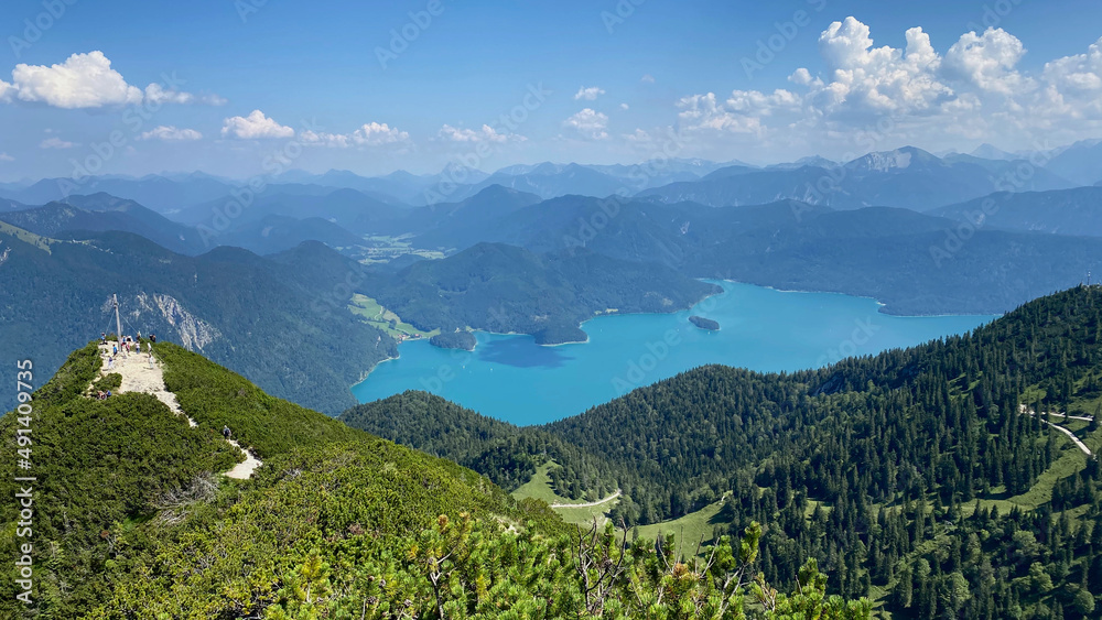 Naklejka premium Blick von Herzogstand auf Walchensee