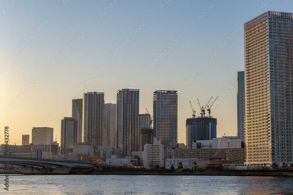 東京都江東区豊洲から見た夕方の都市景観