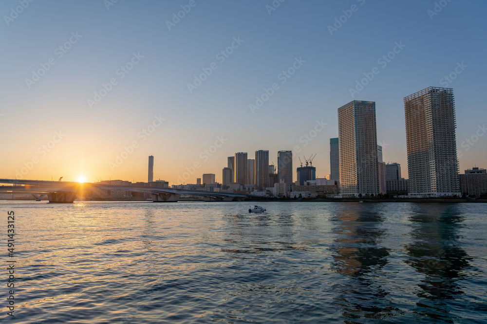 東京都江東区豊洲から見た夕方の都市景観