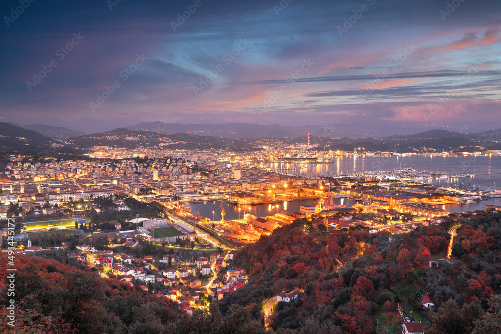 Fototapeta premium La Spezia, Italy Skyline