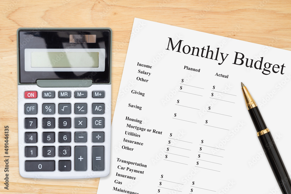 Doing your monthly budget with a calculator Doing your monthly budget with a calculator
