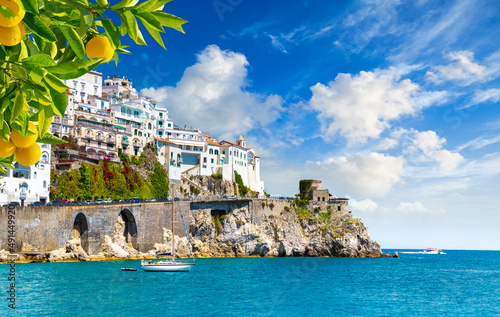 Obraz na płótnie Beautiful view of Amalfi on the Mediterranean coast with lemons in the foreground, Italy w salonie