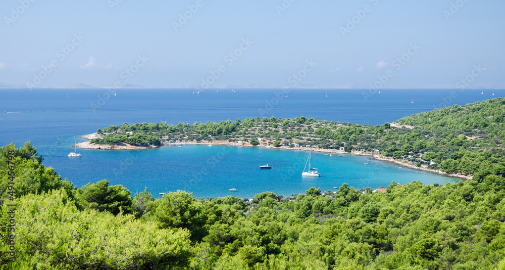 Bucht auf der Insel Murter in Kroatien
