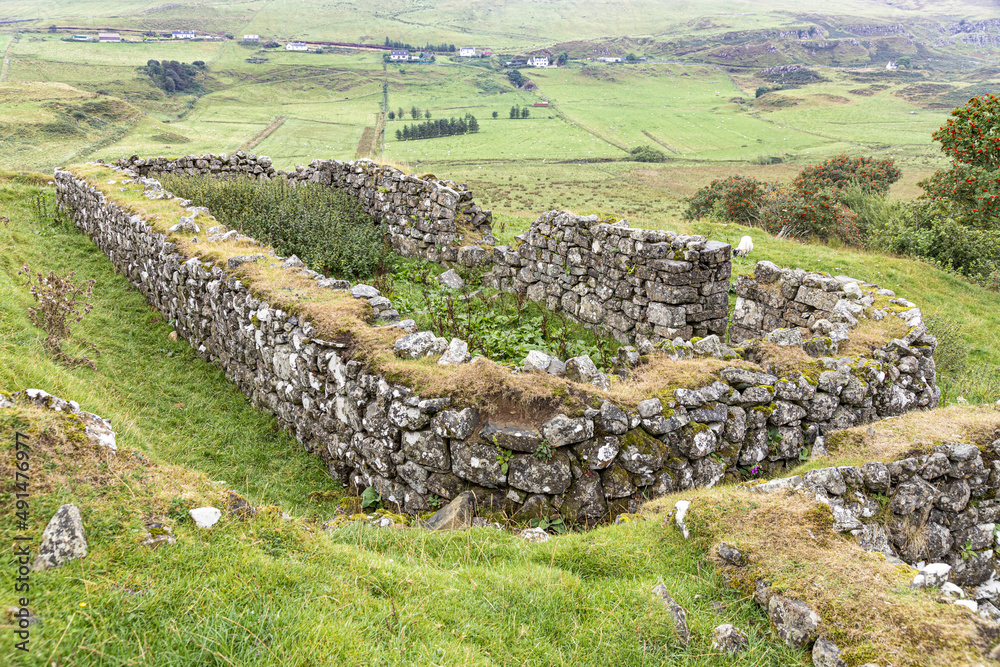 The ruins of a croft and barn in Glen Uig in the north of the Isle of Skye, Highland, Scotland UK. - obrazy, fototapety, plakaty 