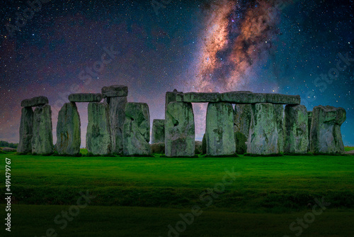 Billede på lærred Landscape image of Milky way galaxy at night sky with stars over Stonehenge an ancient prehistoric stone monument, Wiltshire, UK