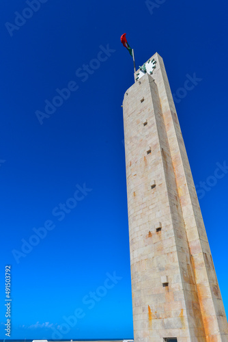 Uhrturm am Stadtstrand Praia da Claridade in Figueira da Foz, Portugal photo