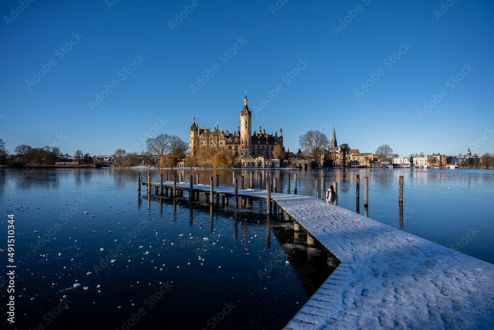 Winterlicher Blick auf das Schweriner Schloss
