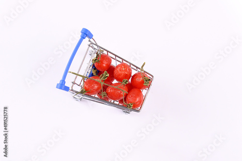 Not fresh shrivelled tomatoes in shopping cart.
