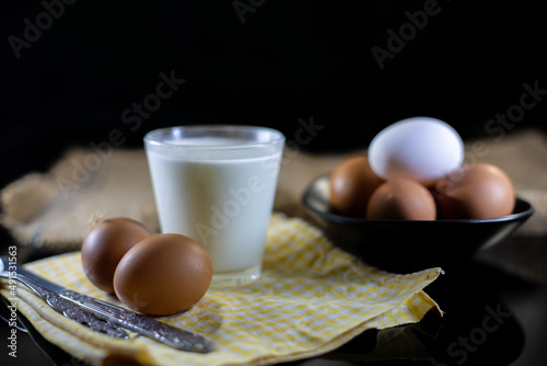 photo shoots of the egg with lights and contrats photo