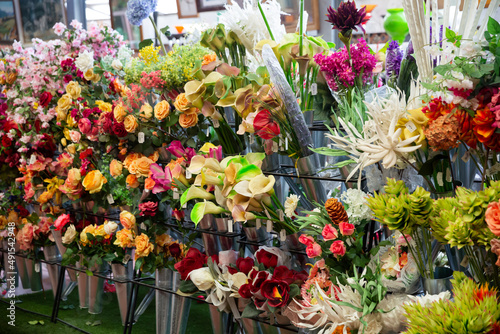 Tableau sur toile Colorful showcase of flower shop with large assortment of artificial flowers