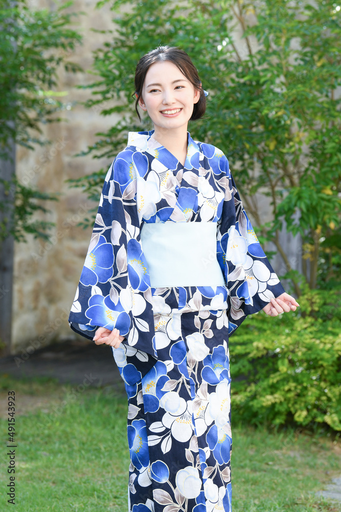 浴衣の似合う美人な日本人女性のポートレート　縦