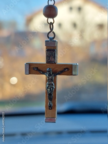 Kreuz von Jesus mit verschwommenen  Hintergrund photo