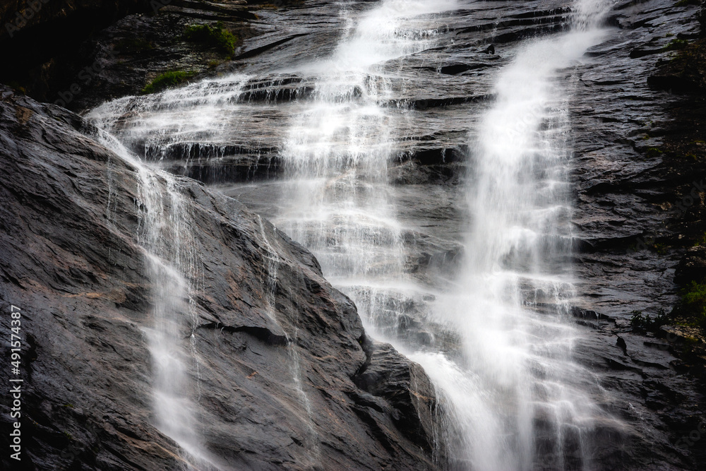 Fototapeta premium waterfall in the mountains