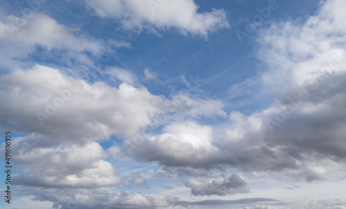 Bild auf Leinwand Cumuluswolken, Wolken am blauen Himmel, Bayern, Deutschland