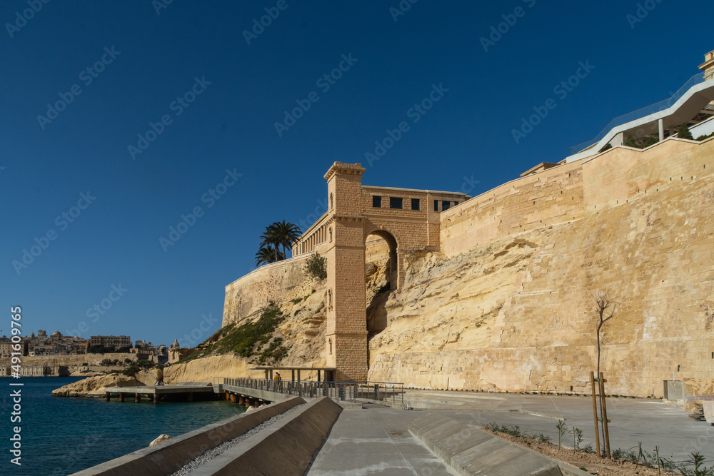 The cot lift built in 1903 was used to transfer injured military personnel from the jetty up to the Royal Naval Hospital Bighi in Kalkara, Malta.