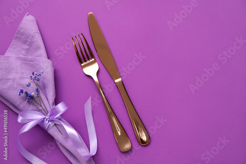Simple table setting with flowers on purple background © Pixel-Shot