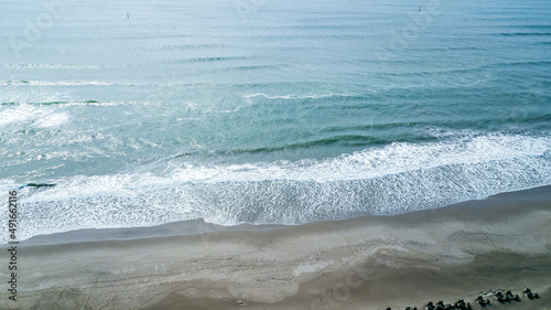 海岸　砂浜　海　ドローン
