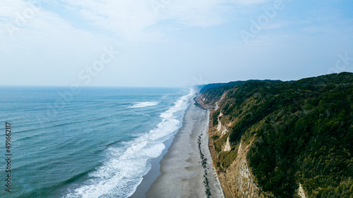 海岸　砂浜　海　ドローン
