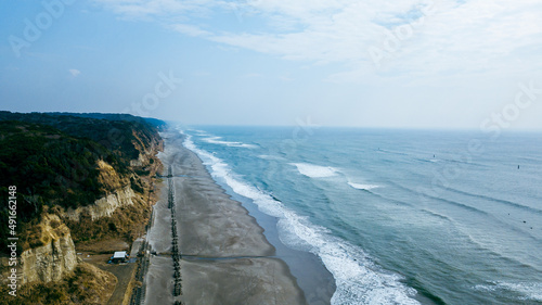 海岸　砂浜　海　ドローン

