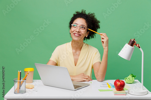 Obraz na płótnie Young minded insighted smart employee business woman of African American ethnici