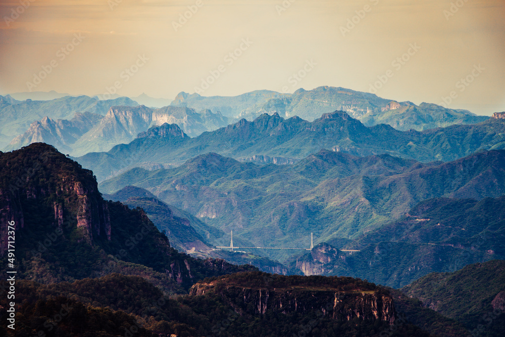 Fototapeta premium Puente Baluarte en medio de la Sierra Madre Occidental