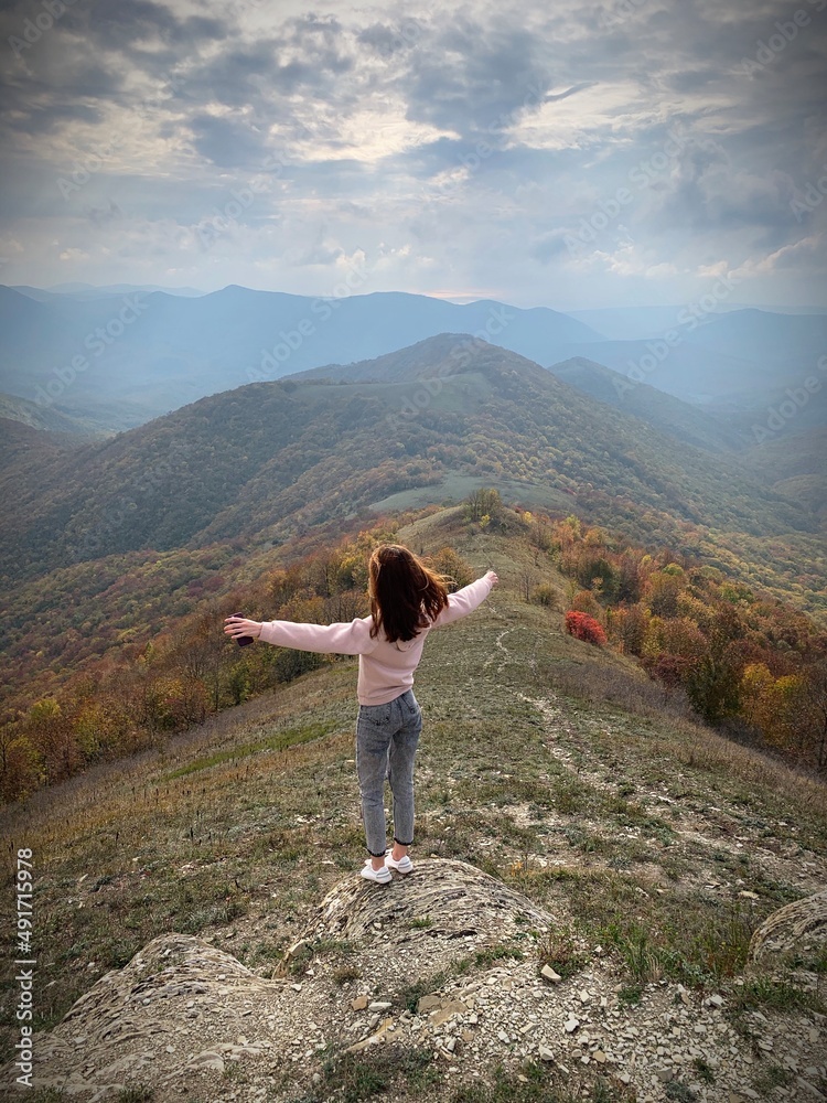 Obraz premium person on the top of mountain