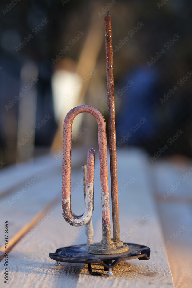 Copper heating element made from bent pipe, for heating water in boiler