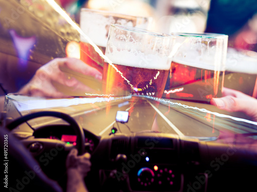 Concepto de conducir borracho con efecto de movimiento borroso. Abstracto Concepto de fondo de las bebidas alcohólicas y la conducción.