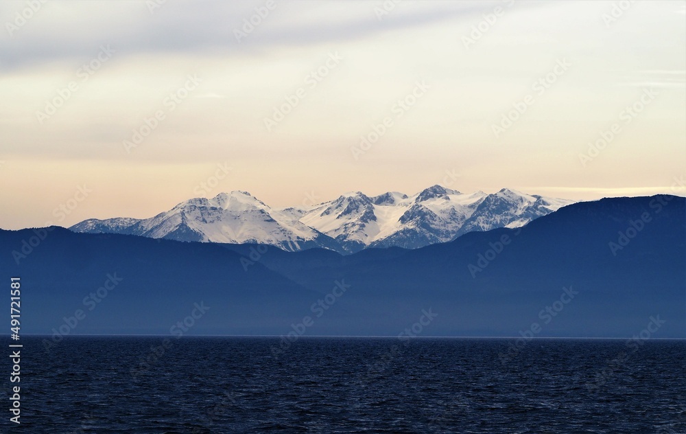 Mountains & sea