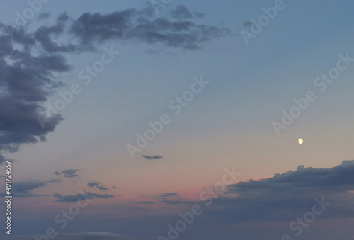 Tre quarti di Luna nel cielo prima del tramonto © GjGj