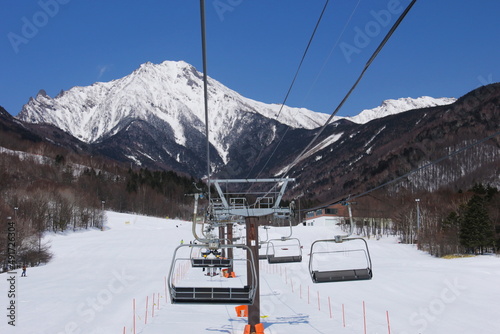 厳冬期の八ヶ岳連峰赤岳の雄姿　清里高原より