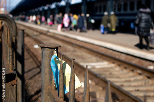 Obraz na plátně Ukrainian refugees leave Ukraine