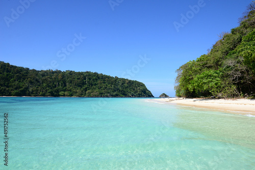 Fototapeta Naklejka Na Ścianę i Meble -  Koh Rok (Rok Island) is a small archipelago in southern Thailand in the Andaman Sea.