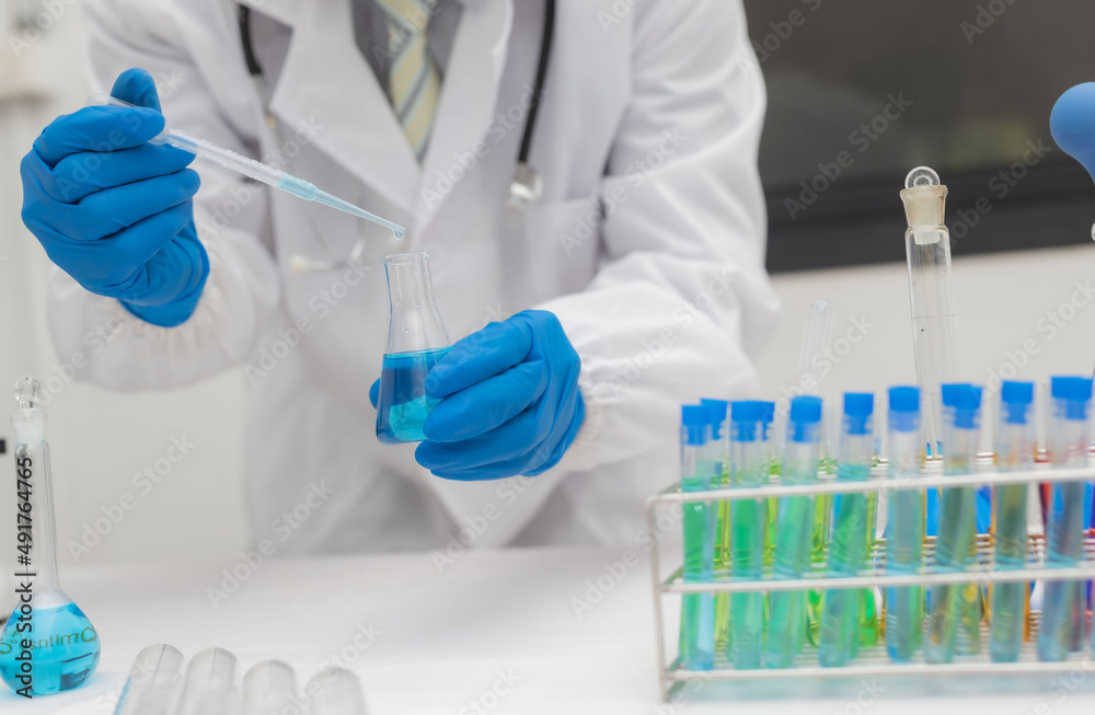 Professional doctors perform find virus tests from samples of blood tests to diagnose coronary virus infections analysis and sampling of infectious Professional doctors perform find virus tests from samples of blood tests to diagnose coronary virus infections analysis and sampling of infectious