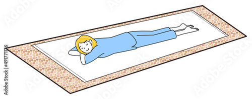 うつ伏せに寝てチムジルバン低温サウナ岩盤浴を楽しんでいる可愛い女性 シンプル イラスト ベクター